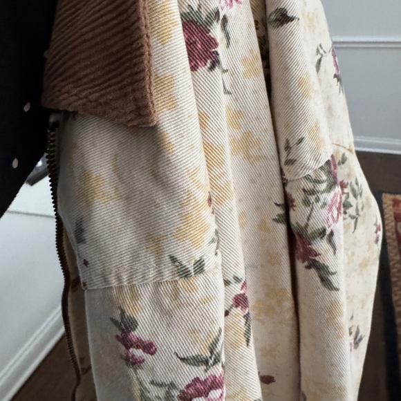 Floral Barn Jacket - Picture 5 of 5
